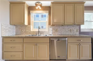 Photo #5: 2434387 Listing 