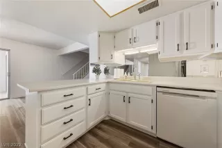 Photo #4: 2434397 Listing