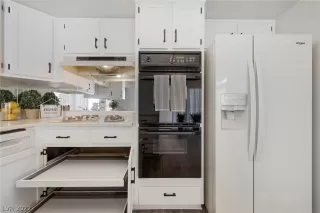 Photo #6: 2434397 Listing