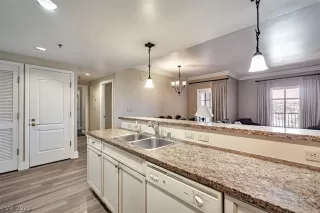 Photo #4: 2434415 Listing