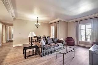 Photo #5: 2434415 Listing