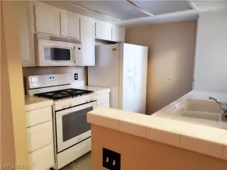 Photo #5: 2434427 Listing