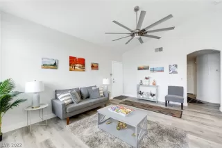 Photo #3: 2434455 Listing