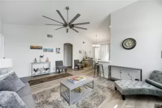 Photo #4: 2434455 Listing