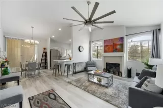 Photo #5: 2434455 Listing