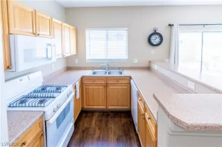 Photo #4: 2434512 Listing