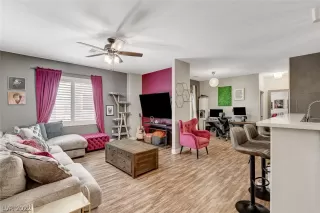 Photo #1: 2434515 Listing 