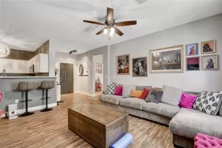 Photo #4: 2434515 Listing 