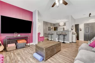 Photo #5: 2434515 Listing 