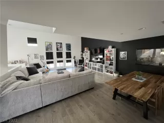 Photo #3: 2434621 Listing