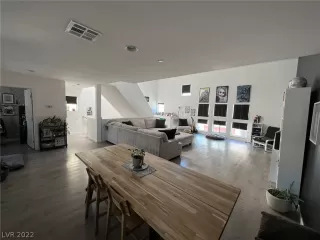 Photo #4: 2434621 Listing