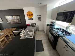 Photo #5: 2434621 Listing