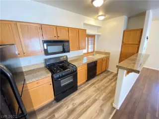 Photo #5: 2434634 Listing