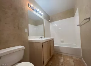 Photo #4: 2434830 Listing