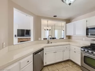 Photo #3: 2434845 Listing 