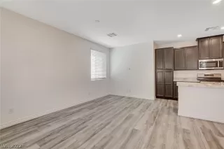 Photo #5: 2434849 Listing