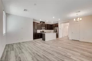 Photo #6: 2434849 Listing