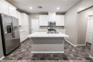 Photo #3: 2434867 Listing 