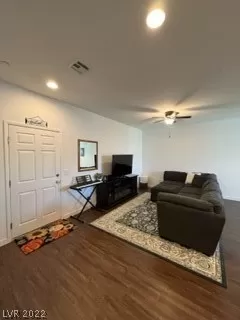 Photo #4: 2434877 Listing