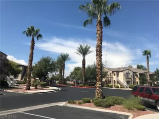 Photo #3: 2434908 Listing