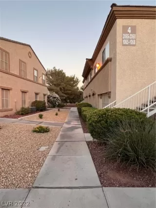 Photo #4: 2434908 Listing