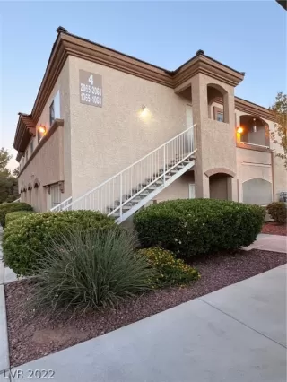 Photo #5: 2434908 Listing