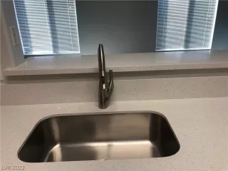 Photo #4: 2434919 Listing