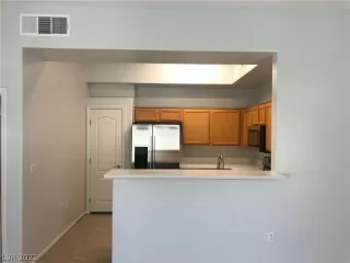 Photo #5: 2434919 Listing