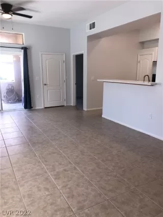 Photo #6: 2434919 Listing