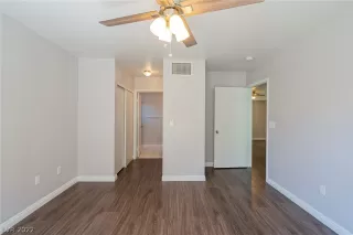 Photo #5: 2434937 Listing