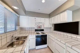 Photo #5: 2434986 Listing 