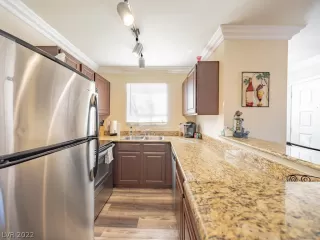 Photo #3: 2434991 Listing