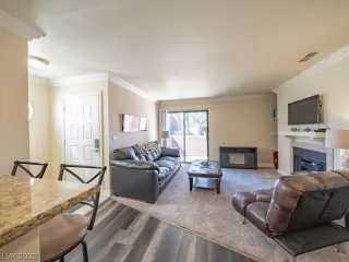 Photo #4: 2434991 Listing