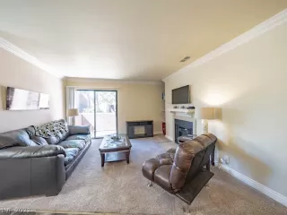 Photo #5: 2434991 Listing