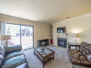 Photo #6: 2434991 Listing