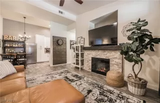 Photo #3: 2435017 Listing