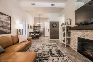 Photo #4: 2435017 Listing