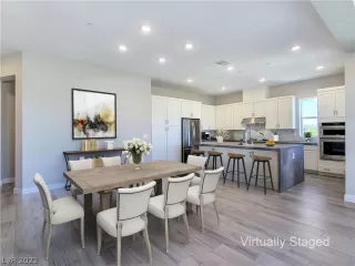 Photo #3: 2435052 Listing