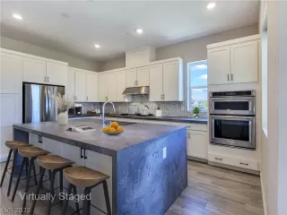 Photo #4: 2435052 Listing