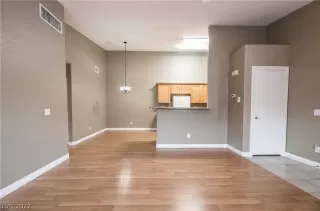 Photo #6: 2435070 Listing 