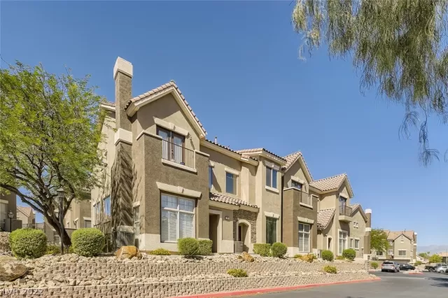 MLS: 2435076 Condo For Sale