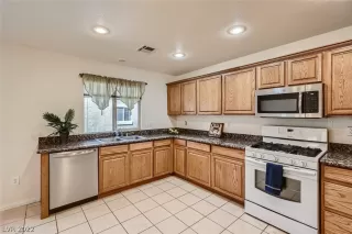 Photo #5: 2435076 Listing 