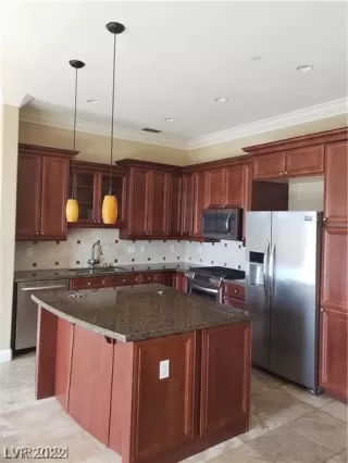 Photo #1: 2435118 Listing 