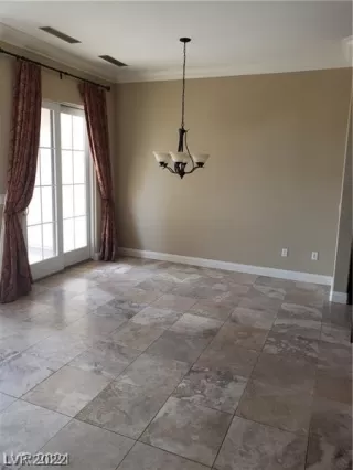 Photo #3: 2435118 Listing 