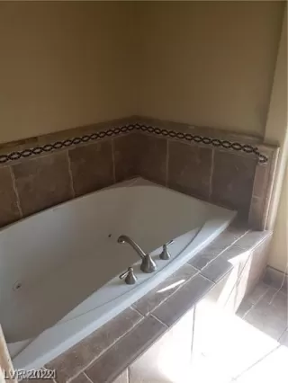 Photo #4: 2435118 Listing 