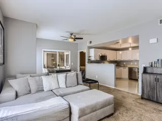 Photo #5: 2435119 Listing 