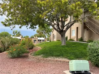 Photo #2: 2435122 Listing 