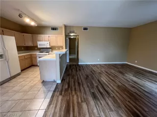 Photo #3: 2435122 Listing 