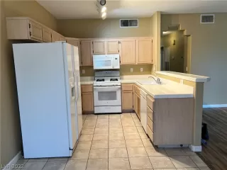 Photo #6: 2435122 Listing 