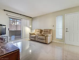 Photo #3: 2435188 Listing